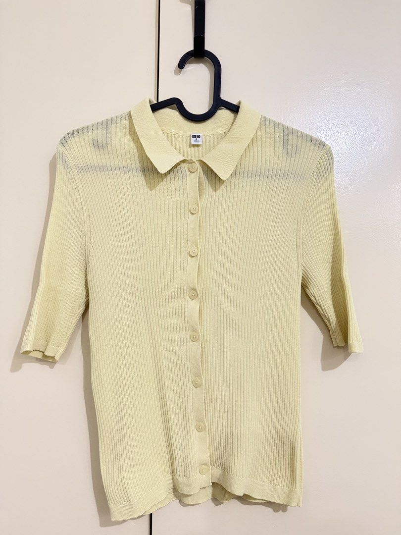 Uniqlo Half-Sleeves Blouse (Category: Blouses) located in Cainta. Submitted by declutteriaa_mama (Listing ID 1468643795, Image 1). Description: .