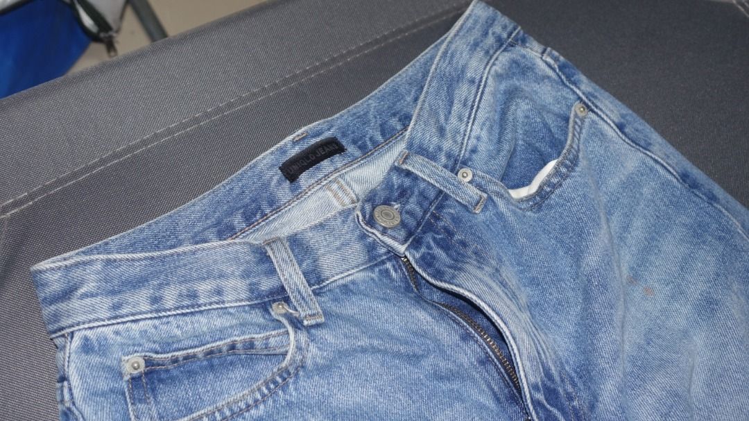 Uniqlo Jeans (Category: Jeans) located in Dagupan City. Submitted by royalocean.77e342 (Listing ID 1468515771, Image 2). Description: Fit: Wide Style: STraight Rise: High 23 (56.5 cm) - Based on Tag Owner's waist size: 26-27 .