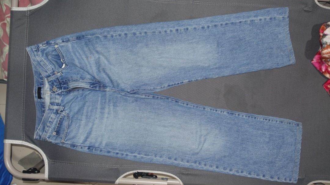 Uniqlo Jeans (Category: Jeans) located in Dagupan City. Submitted by royalocean.77e342 (Listing ID 1468515771, Image 1). Description: Fit: Wide Style: STraight Rise: High 23 (56.5 cm) - Based on Tag Owner's waist size: 26-27 .