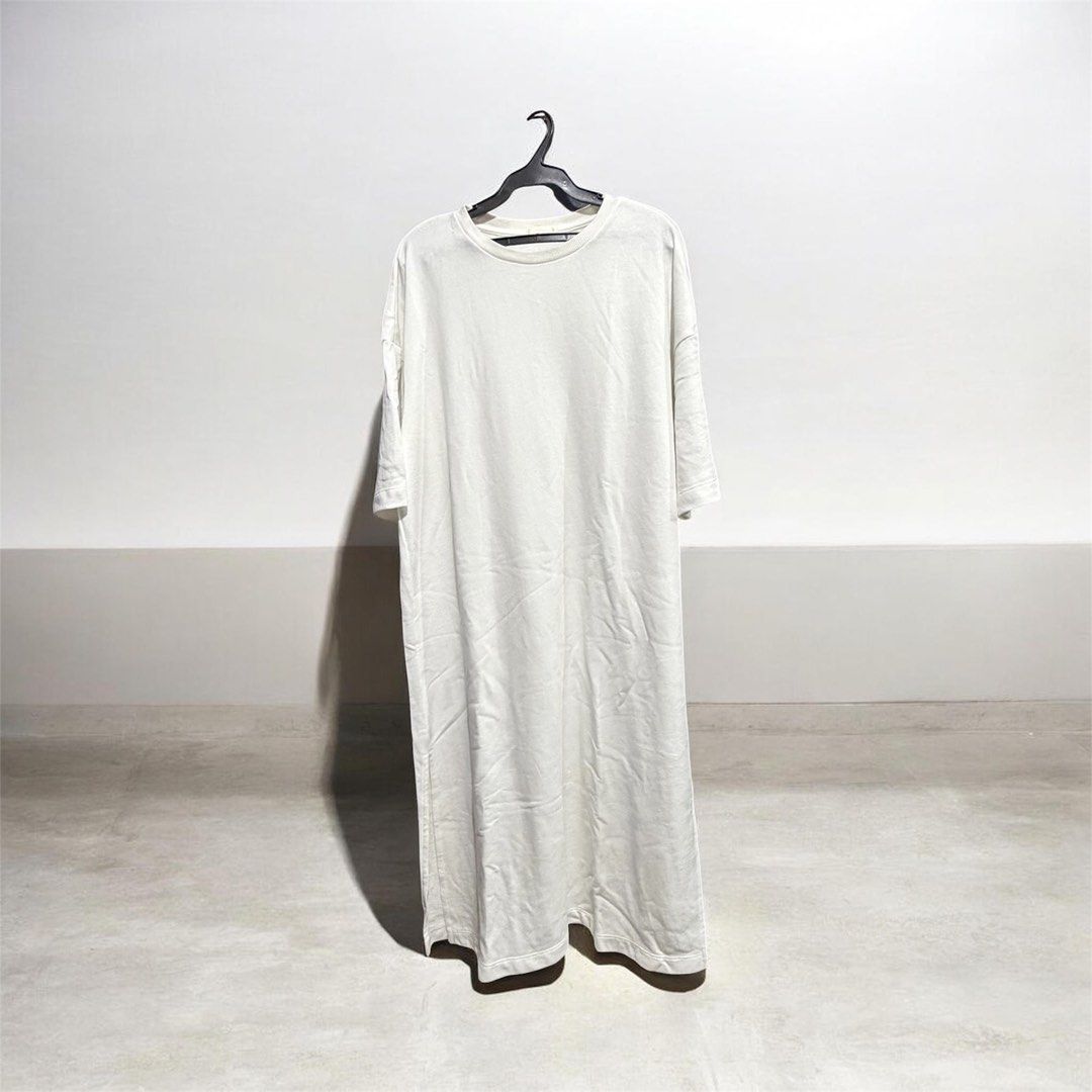 Uniqlo Long Cotton Dress (Category: Dresses) located in Santiago. Submitted by tinytr3ndsetters (Listing ID 1468696727, Image 1). Description: Like new No issue Size Small but fits up to Large.