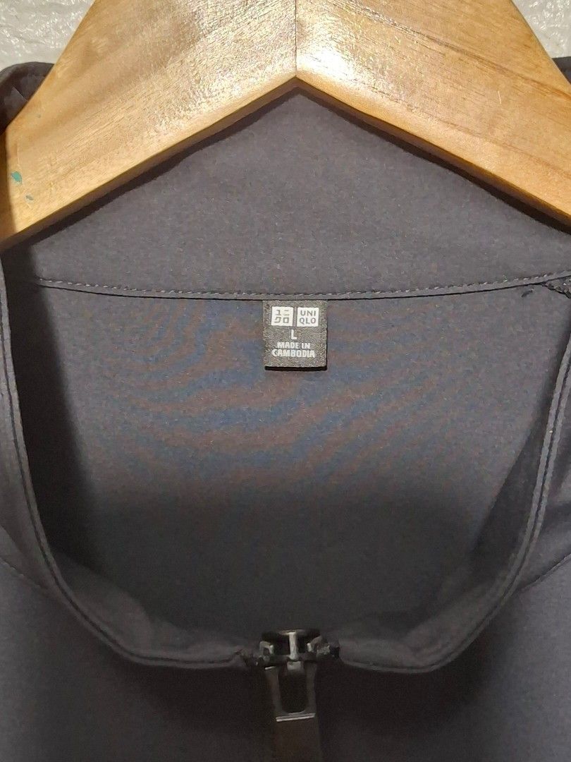UNIQLO MEN'S ULTRA STRETCH ACTIVE JACKET (Category: Coats, Jackets and Outerwear) located in Angeles City. Submitted by livemountain.e2ae07 (Listing ID 1468545143, Image 2). Description: LARGE W23.5 L26 GOOD AS NEW 10/10 COLOR RATE LOC PAMPANGA DM📩 THANKS AND GODBLESS🙏 .