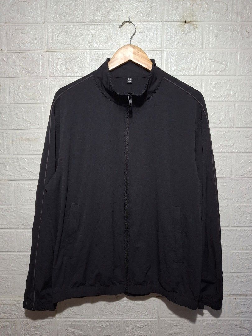 UNIQLO MEN'S ULTRA STRETCH ACTIVE JACKET (Category: Coats, Jackets and Outerwear) located in Angeles City. Submitted by livemountain.e2ae07 (Listing ID 1468545143, Image 1). Description: LARGE W23.5 L26 GOOD AS NEW 10/10 COLOR RATE LOC PAMPANGA DM📩 THANKS AND GODBLESS🙏 .