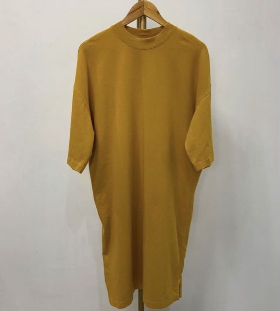 UNIQLO Mustard Dress (Category: Dresses) located in Paranaque City. Submitted by famsale2016 (Listing ID 1468708021, Image 2). Description: Like new ✨ Size M but can fit up to L .