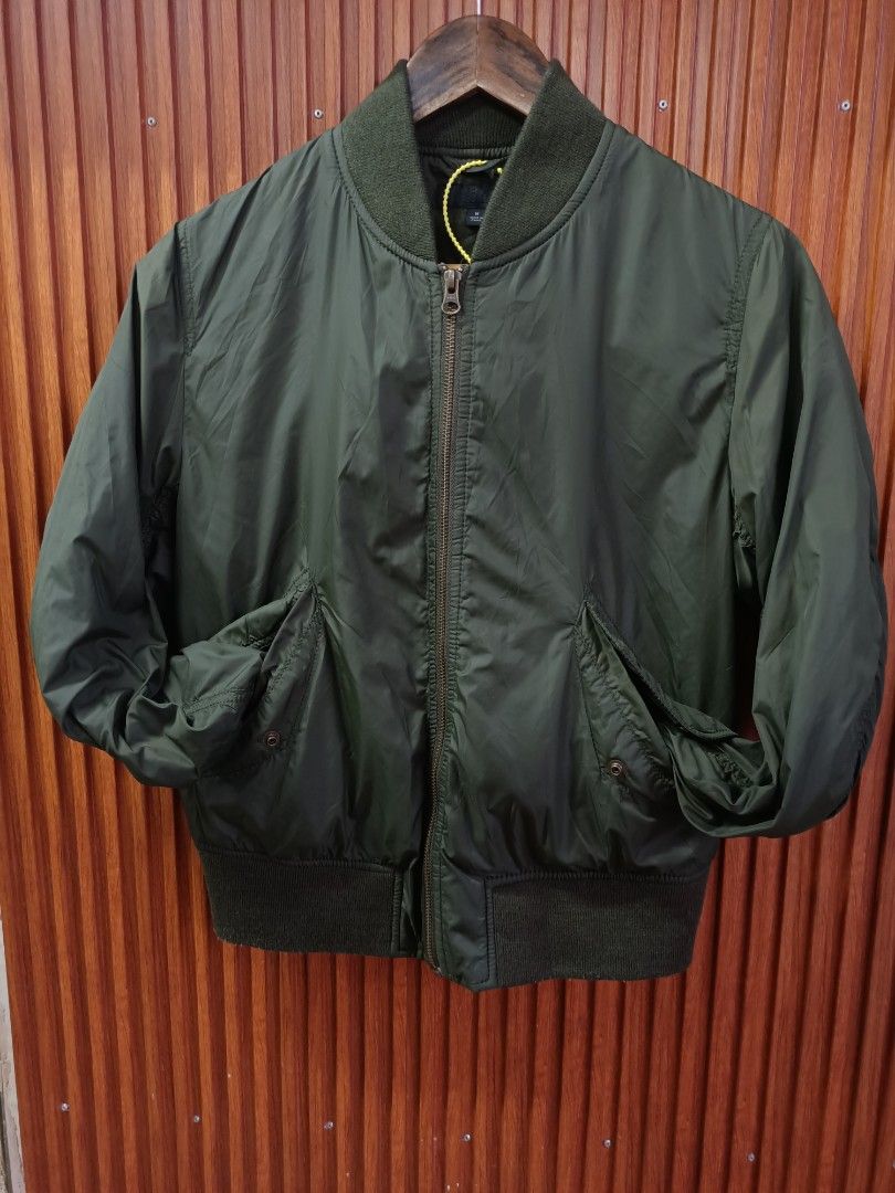 Uniqlo Olive Green Bomber Jacket Size M (Category: Coats, Jackets and Outerwear) located in Bayombong. Submitted by rheaaa00530 (Listing ID 1468624443, Image 1). Description: - Brand: Uniqlo - Item: Bomber Jacket - Color: Olive Green - Size: M (Bust: 80-86cm, Height: 160/84A) - Materials: 100% nylon shell; 100% polyester filling and lining; Ribbing (83% polyester, 15% acrylic, 2% spandex) - Features: Full zip front, ribbed collar/cuffs/hem, and t