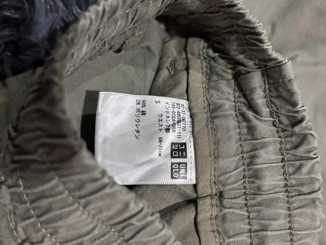 Uniqlo Olive Green Easy Drawstring Trousers Size S (Category: Trousers) located in Baguio. Submitted by kurt_7 (Listing ID 1468594647, Image 3). Description: - Brand: Uniqlo - Color: Olive Green - Size: S - Material: 98% cotton, 2% polyurethane (with stretch) - Features: Elastic waistband, adjustable drawstring, two side pockets - Style: Simple casual wear staple.