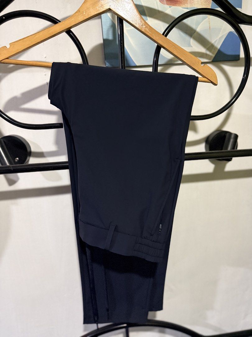 Uniqlo Pants (Category: Trousers) located in Manila. Submitted by marksprelovedxoxo (Listing ID 1468509569, Image 1). Description: .