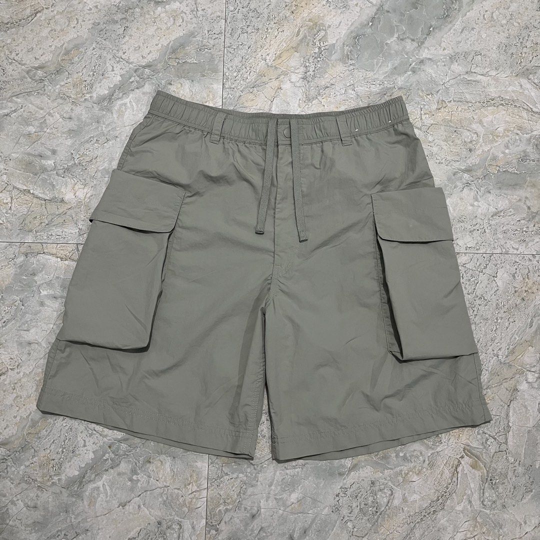 Uniqlo Parachute Cargo Short (Category: Shorts) located in Caloocan City. Submitted by jaycob012603 (Listing ID 1468616509, Image 2). Description: As new No issue 32-34”W 20”L dm!.