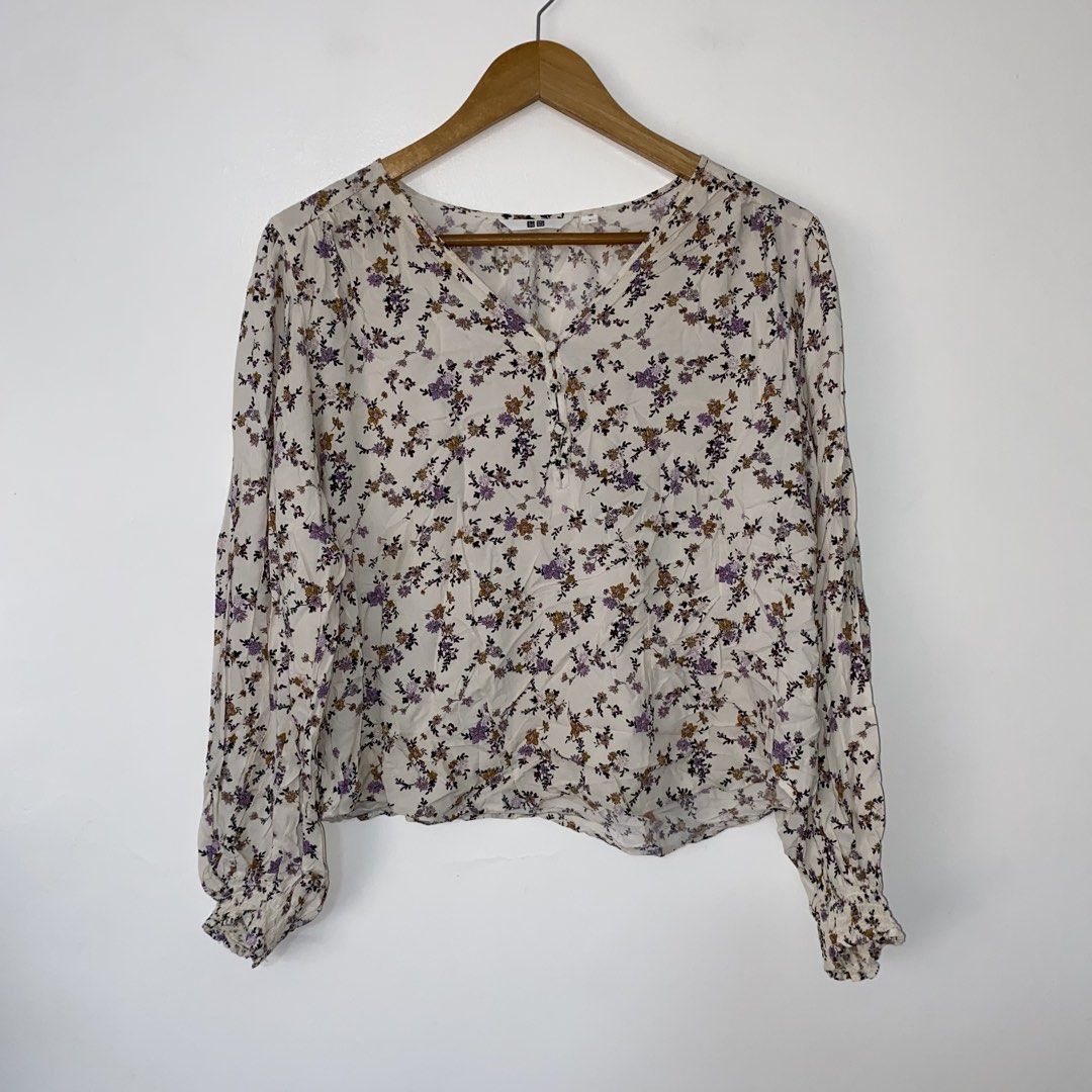UNIQLO rayon printed top (Category: Blouses) located in San Jose del Monte. Submitted by mamiracky (Listing ID 1468591269, Image 2). Description: .