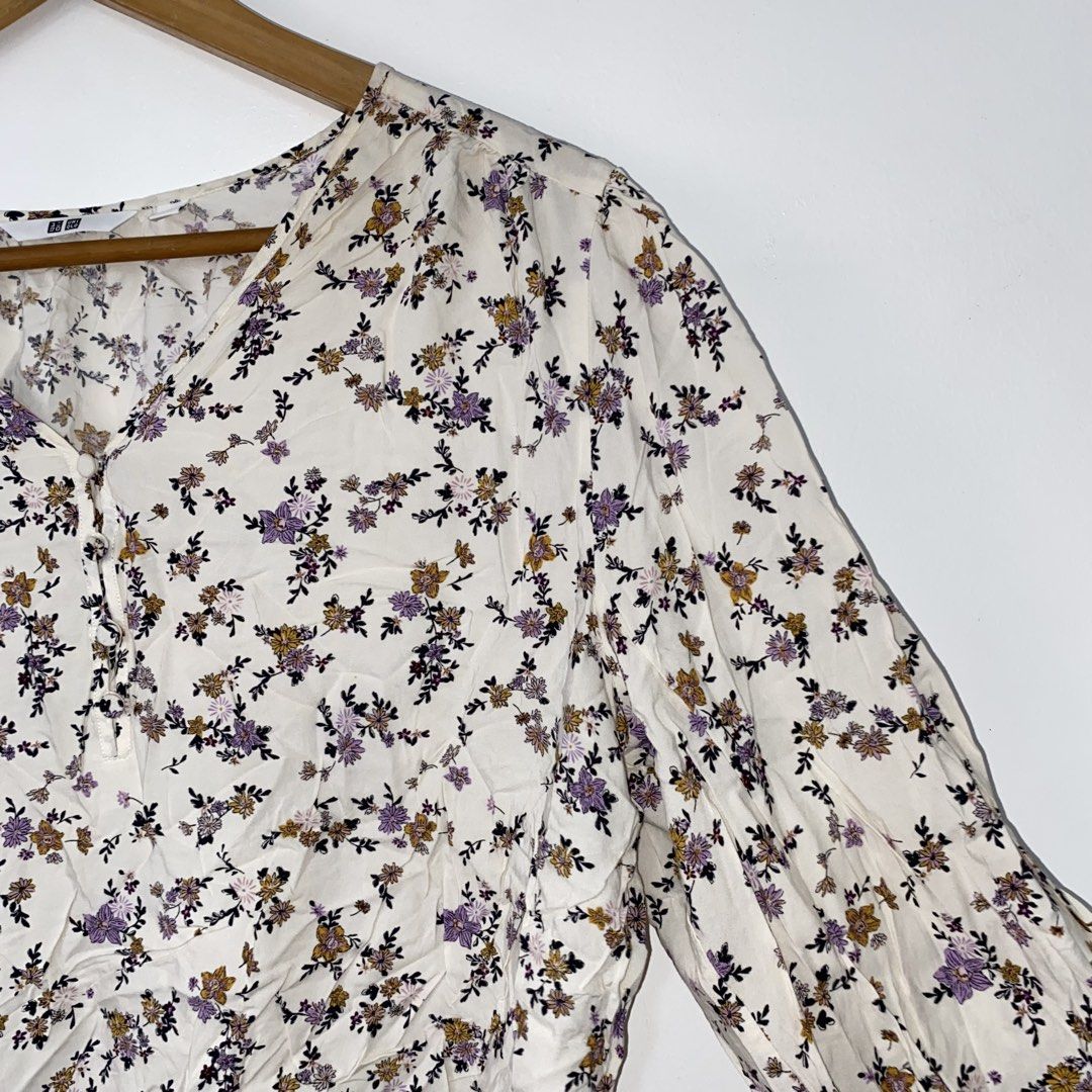 UNIQLO rayon printed top (Category: Blouses) located in San Jose del Monte. Submitted by mamiracky (Listing ID 1468591269, Image 3). Description: .