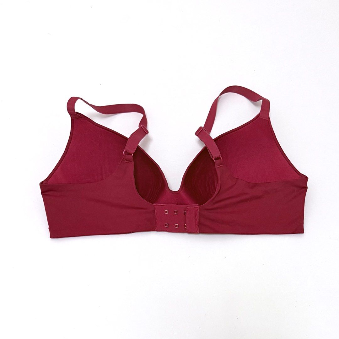 UNIQLO Red Wireless Bra 3D Hold [34/36ABC] (Category: Undergarments & Loungewear) located in Malabon City. Submitted by k_intimates (Listing ID 1468606315, Image 3). Description: Details: • Size 34/36 ABC / wireless / regular pads • No issues • Uniqlo Wireless Seamless Bra 3D Hold.