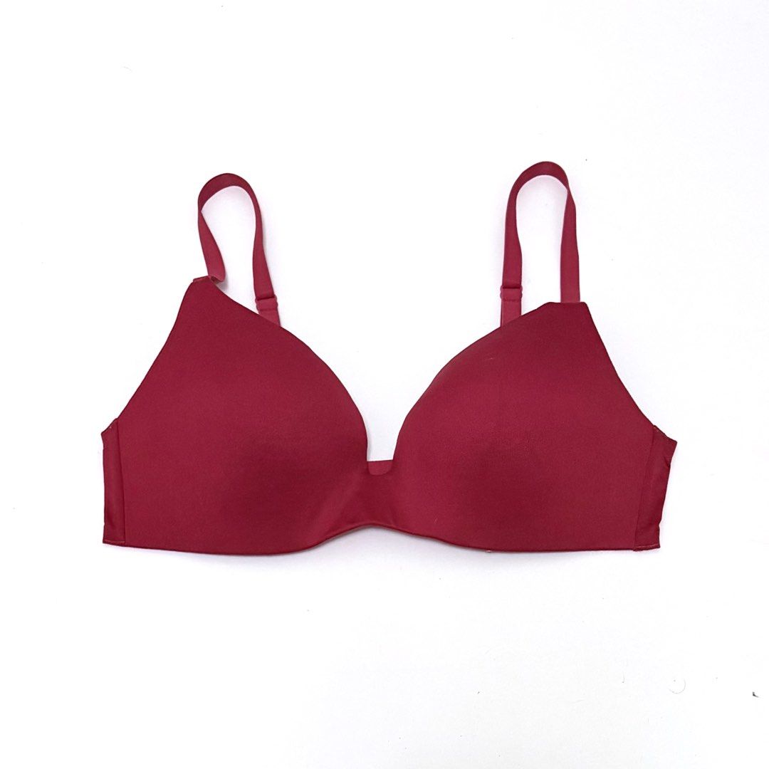 UNIQLO Red Wireless Bra 3D Hold [34/36ABC] (Category: Undergarments & Loungewear) located in Malabon City. Submitted by k_intimates (Listing ID 1468606315, Image 1). Description: Details: • Size 34/36 ABC / wireless / regular pads • No issues • Uniqlo Wireless Seamless Bra 3D Hold.