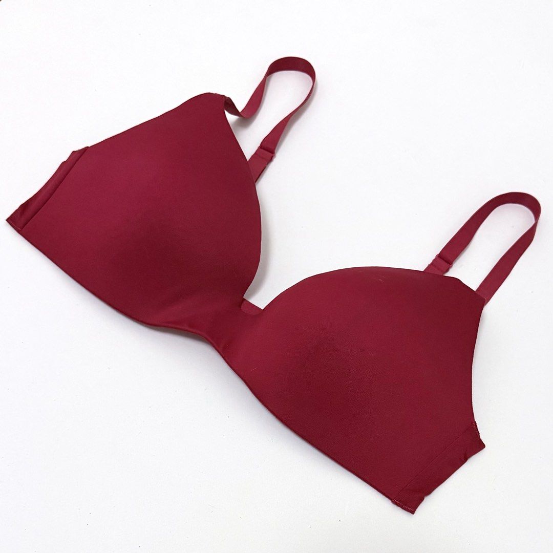UNIQLO Red Wireless Bra 3D Hold [34/36ABC] (Category: Undergarments & Loungewear) located in Malabon City. Submitted by k_intimates (Listing ID 1468606315, Image 2). Description: Details: • Size 34/36 ABC / wireless / regular pads • No issues • Uniqlo Wireless Seamless Bra 3D Hold.