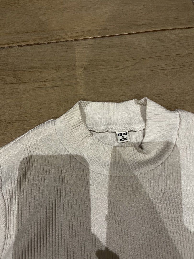 Uniqlo Ribbed Half Sleeve Top (Category: Shirts) located in Manila. Submitted by caseyandreaa2 (Listing ID 1468658085, Image 3). Description: - Brand: Uniqlo - Size: S Pick up only Loc: BGC, Taguig, Metro Manila Book your own courier .
