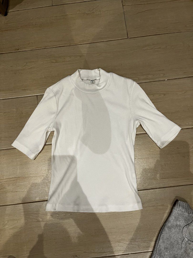 Uniqlo Ribbed Half Sleeve Top (Category: Shirts) located in Manila. Submitted by caseyandreaa2 (Listing ID 1468658085, Image 2). Description: - Brand: Uniqlo - Size: S Pick up only Loc: BGC, Taguig, Metro Manila Book your own courier .