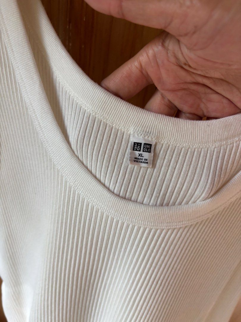 Uniqlo Ribbed Sleeveless Top (Category: Sleeveless) located in Silang. Submitted by princess_ameerah (Listing ID 1468563872, Image 2). Description: Uniqlo Ribbed Sleeveless Top - XL on tag -Condition 10/10 -Color may vary due to lighting Location:Cavite May sulat sya sa inner see last pic. Shipping via J&T Mode of payment: Gcash,BPI & Maribank 200.