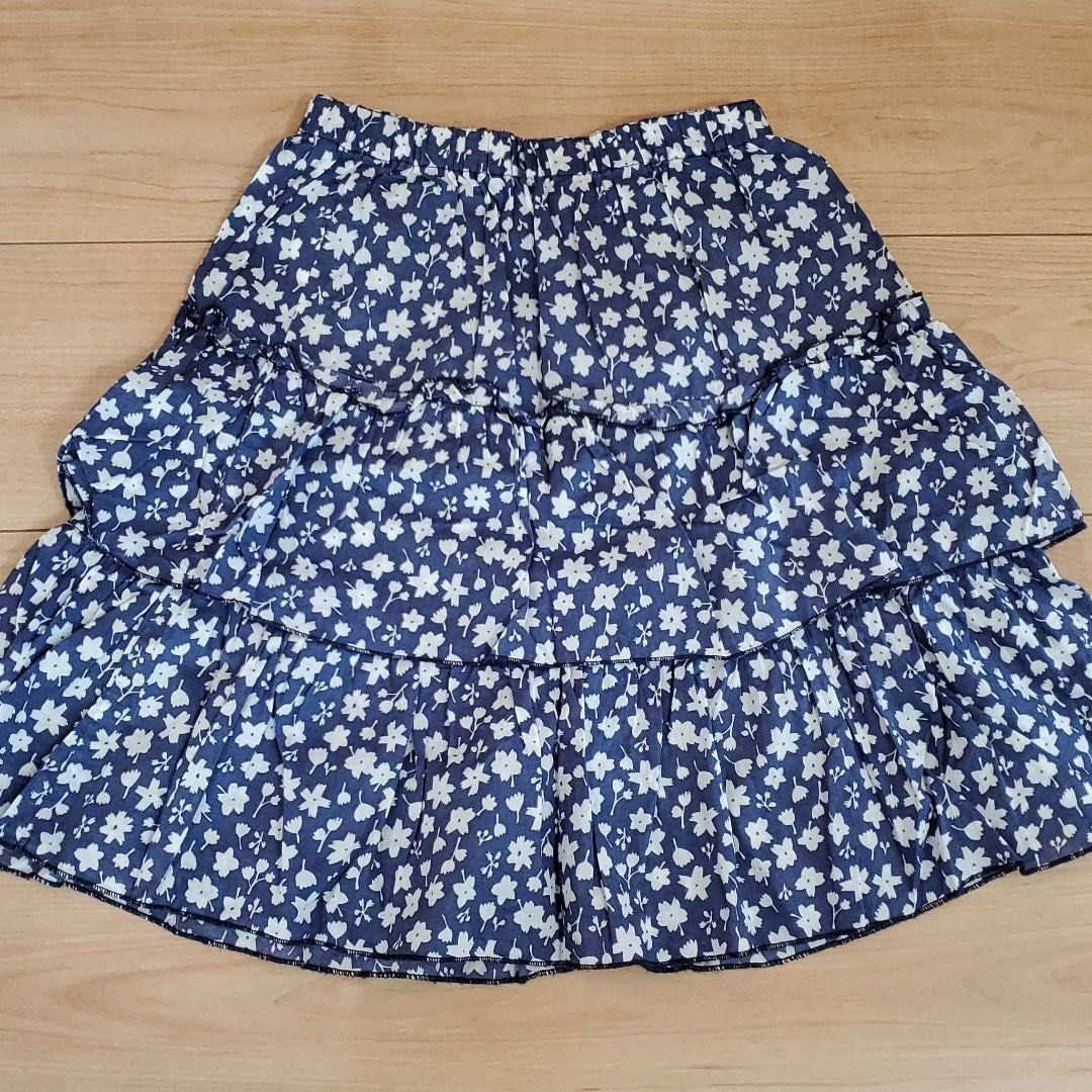 Uniqlo Skirt (Category: Skirts) located in Manila. Submitted by love.lyxph (Listing ID 1468645804, Image 1). Description: Uniqlo for kids XL Can be worn by adult (see photo) Small to Semi-medium .