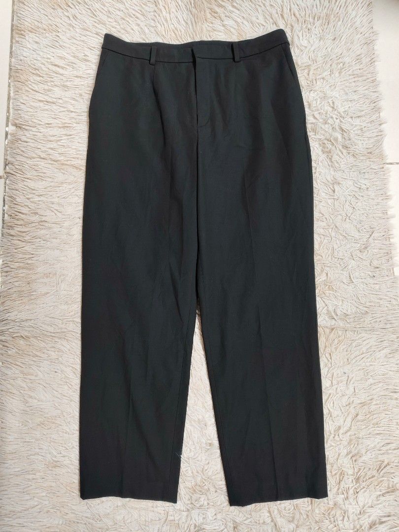 Uniqlo Smart Ankle Pants (XL) (Category: Other Bottoms) located in Angeles City. Submitted by miss_independent01 (Listing ID 1468554357, Image 3). Description: Uniqlo Smart Ankle Pants Color: Black Width: 16 (XL on tag) Length: 36 MOP: Gcash ✅ Mine Now, Pay Now ✅ First to Pay, Gets the Item 📍 PAMPANGA Courier: JnT 🚚🚚 PM 💌💌.