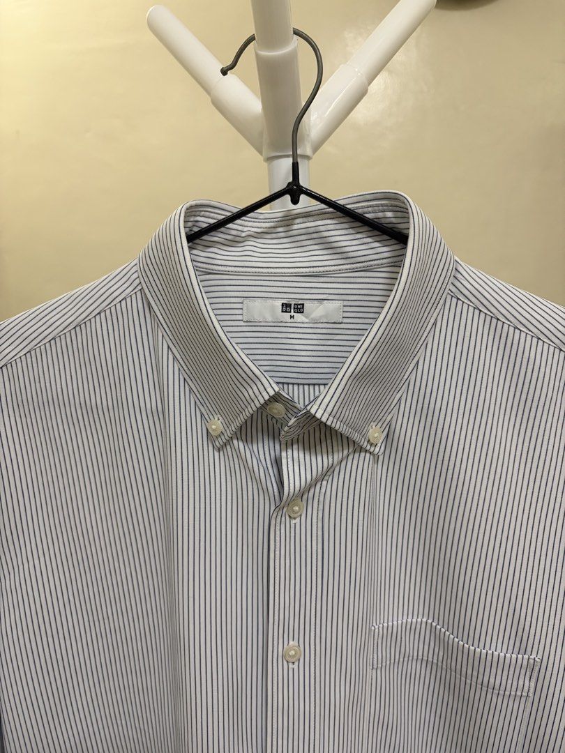 UNIQLO Stripes Polo Longsleeves (Category: Formal Shirts) located in Bulacan. Submitted by hiroaki1994 (Listing ID 1468659062, Image 3). Description: Good condition 10/10 No issues Medium on tag W - 51cm L - 70cm.