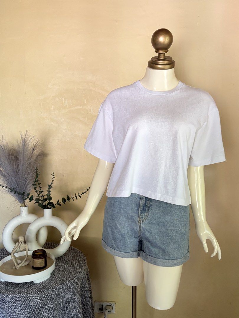 Uniqlo Textured Jersey shirt (Category: Shirts) located in Silang. Submitted by princess_ameerah (Listing ID 1468602856, Image 2). Description: Uniqlo Textured Jersey shirt - Large on tag -Condition 10/10 -Color may vary due to lighting Location:Cavite Shipping via J&T Mode of payment: Gcash,BPI & Maribank 250.