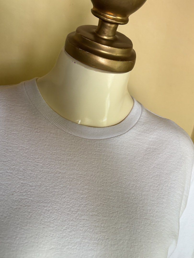 Uniqlo Textured Jersey shirt (Category: Shirts) located in Silang. Submitted by princess_ameerah (Listing ID 1468602856, Image 3). Description: Uniqlo Textured Jersey shirt - Large on tag -Condition 10/10 -Color may vary due to lighting Location:Cavite Shipping via J&T Mode of payment: Gcash,BPI & Maribank 250.