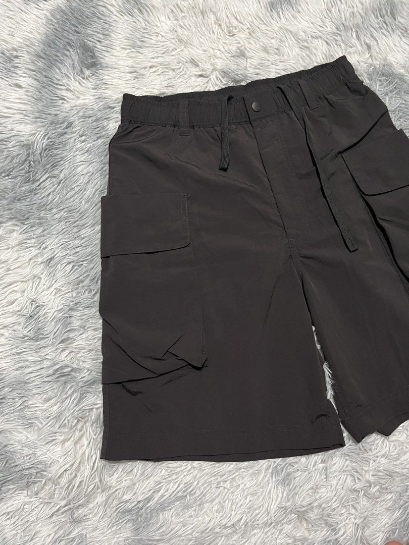 Uniqlo U Parachute Cargo Shorts (Category: Shorts) located in Sasmuan (Sexmoan). Submitted by winterclothes.ph (Listing ID 1468516633, Image 2). Description: Uniqlo U Parachute Cargo Shorts S on tag Waist 28-32 Length 19 Excellent Condition .