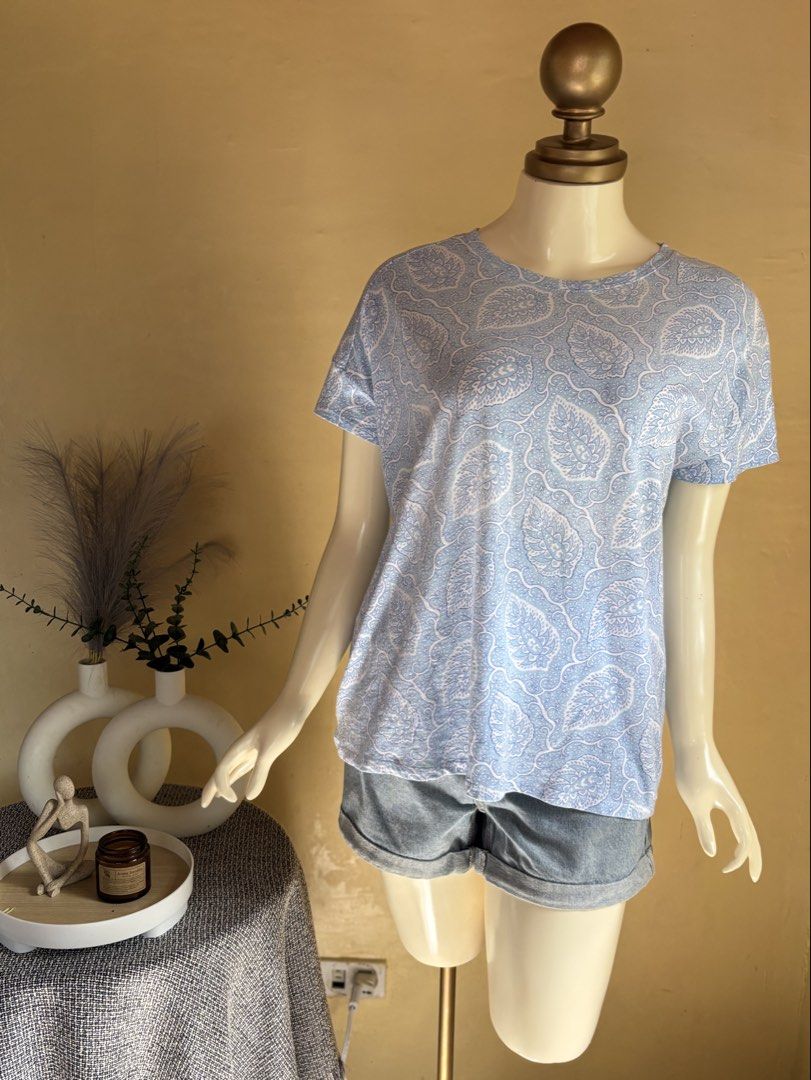 Uniqlo UT Shirt (Category: Shirts) located in Silang. Submitted by princess_ameerah (Listing ID 1468564240, Image 1). Description: Uniqlo UT Shirt - XL on tag -Condition 10/10 -Color may vary due to lighting Location:Cavite Shipping via J&T Mode of payment: Gcash,BPI & Maribank 250.