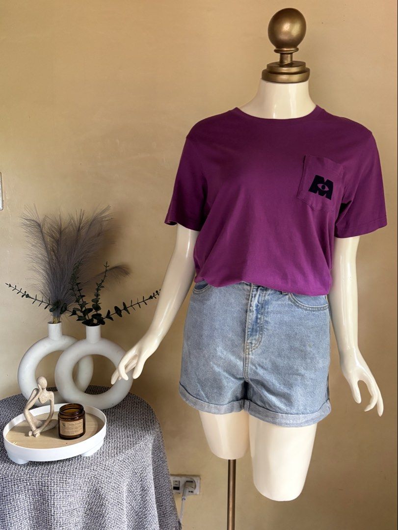 Uniqlo UT Shirt (Category: Shirts) located in Silang. Submitted by princess_ameerah (Listing ID 1468564596, Image 1). Description: Uniqlo UT Shirt - Medium on tag mens kasya large womens -Condition 10/10 -Color may vary due to lighting Location:Cavite Shipping via J&T Mode of payment: Gcash,BPI & Maribank 230.