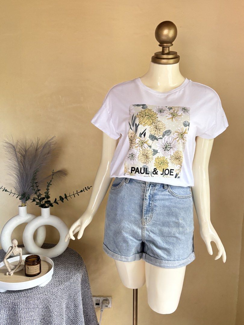 Uniqlo UT Shirt (Category: Shirts) located in Silang. Submitted by princess_ameerah (Listing ID 1468565737, Image 3). Description: Uniqlo UT Shirt - Medium on tag -Condition 10/10 -Color may vary due to lighting Location:Cavite Shipping via J&T Mode of payment: Gcash,BPI & Maribank 250.