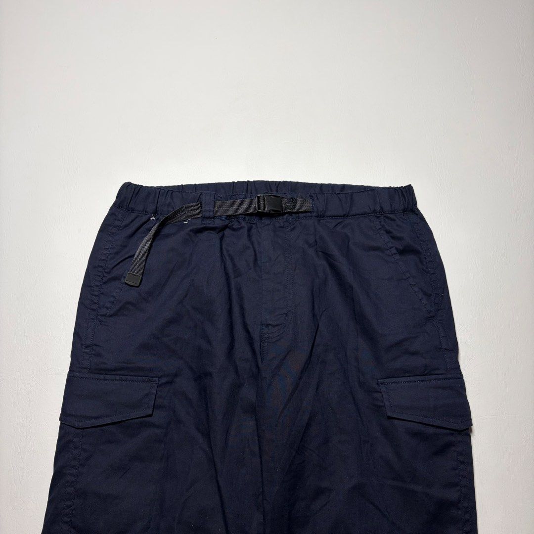 UNIQLO WARM EASY CARGO PANTS (Category: Chinos) located in Guagua. Submitted by lexithrift (Listing ID 1468620545, Image 3). Description: UNIQLO WARM EASY CARGO PANTS SIZE M DIMES 32-36X40 EXCELLENT CONDITION PHP 900.