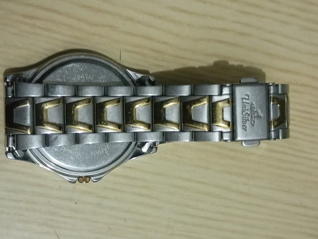 Unisilver (Category: Men's Watches) located in Las Pinas. Submitted by quick_deals_great_finds2 (Listing ID 1468658580, Image 3). Description: Original good working condition Quartz with battery 40mm Fits wrist size 6.8.