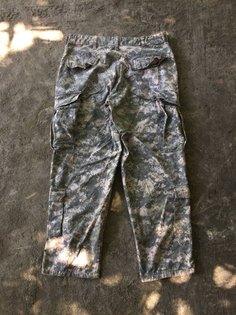 Us Army Digital Combat Cargo Camou Pants (Category: Trousers) located in Calamba. Submitted by mysticcat-5ccee5 (Listing ID 1468598332, Image 2). Description: 📌US Digital Camou Military Combat Cargo Trousers Dimes📏 Waist-34 Length-40 Hem-8.5 Excellent Condition 8.5/10 Cr No Issue 💸999+Shipping Fee 📌Calamba, Laguna.