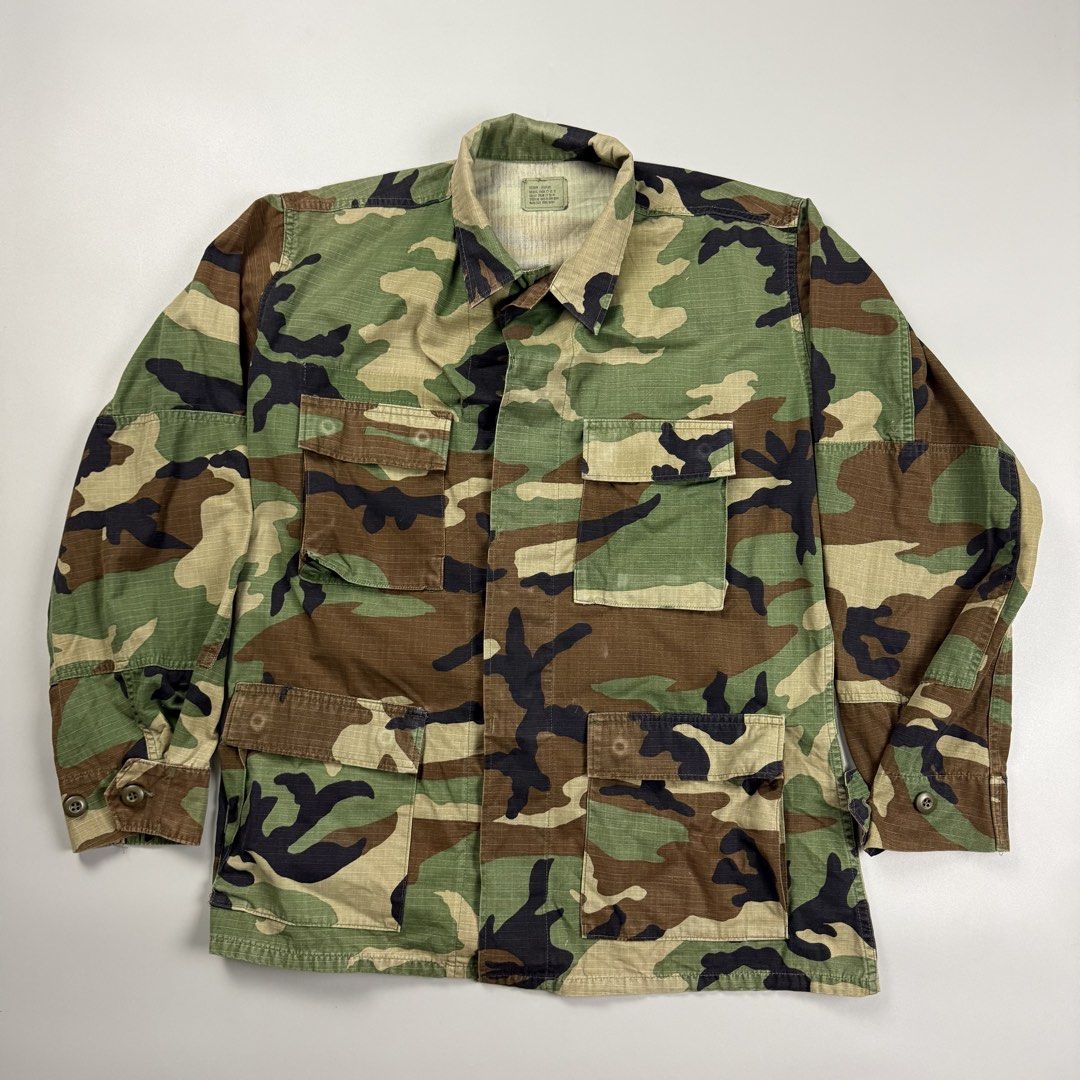 US Military Woodland Camo BDU Jacket Medium Regular (Category: Coats, Jackets and Outerwear) located in Cavite. Submitted by epiboie (Listing ID 1468680406, Image 1). Description: 1994 US ARMY BDU JACKET Size medium 24x29 Color rate: 9.5/10 excellent condition 1880.