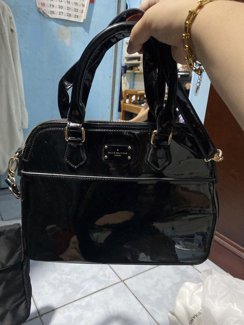 Used bags (Category: Tote Bags) located in Quezon City. Submitted by raymonet (Listing ID 1468525365, Image 3). Description: 6 pcs bags fo take all 1k only Condition as is used bags except for the black (pr**a) Payment via gcash QC Area.