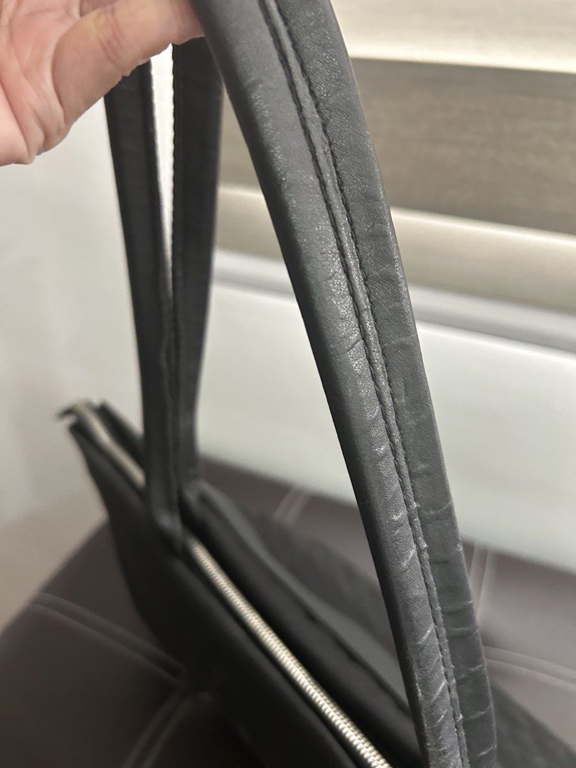 Used Laptop Bag (Black) for only 700 (Category: Laptop Bags & Sleeves) located in Quezon City. Submitted by kicayscloset (Listing ID 1468544984, Image 3). Description: .