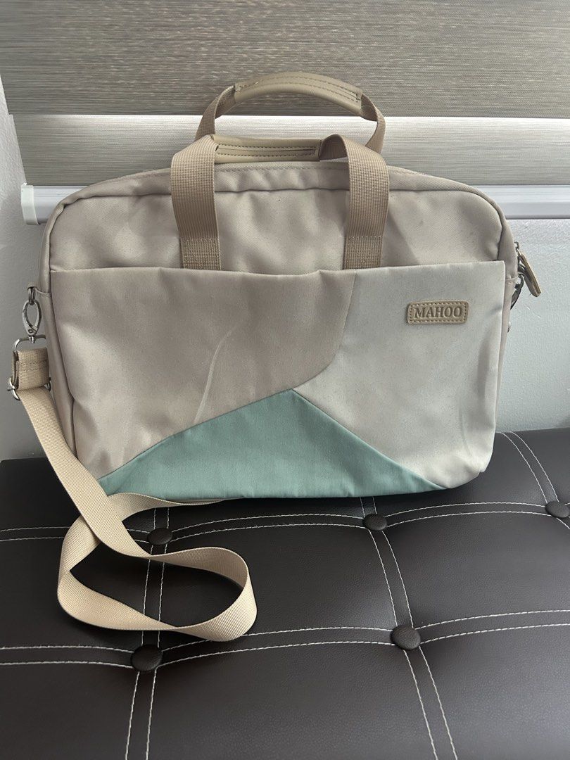Used Laptop bag for only Php 500 (Category: Laptop Bags & Sleeves) located in Quezon City. Submitted by kicayscloset (Listing ID 1468544723, Image 2). Description: .