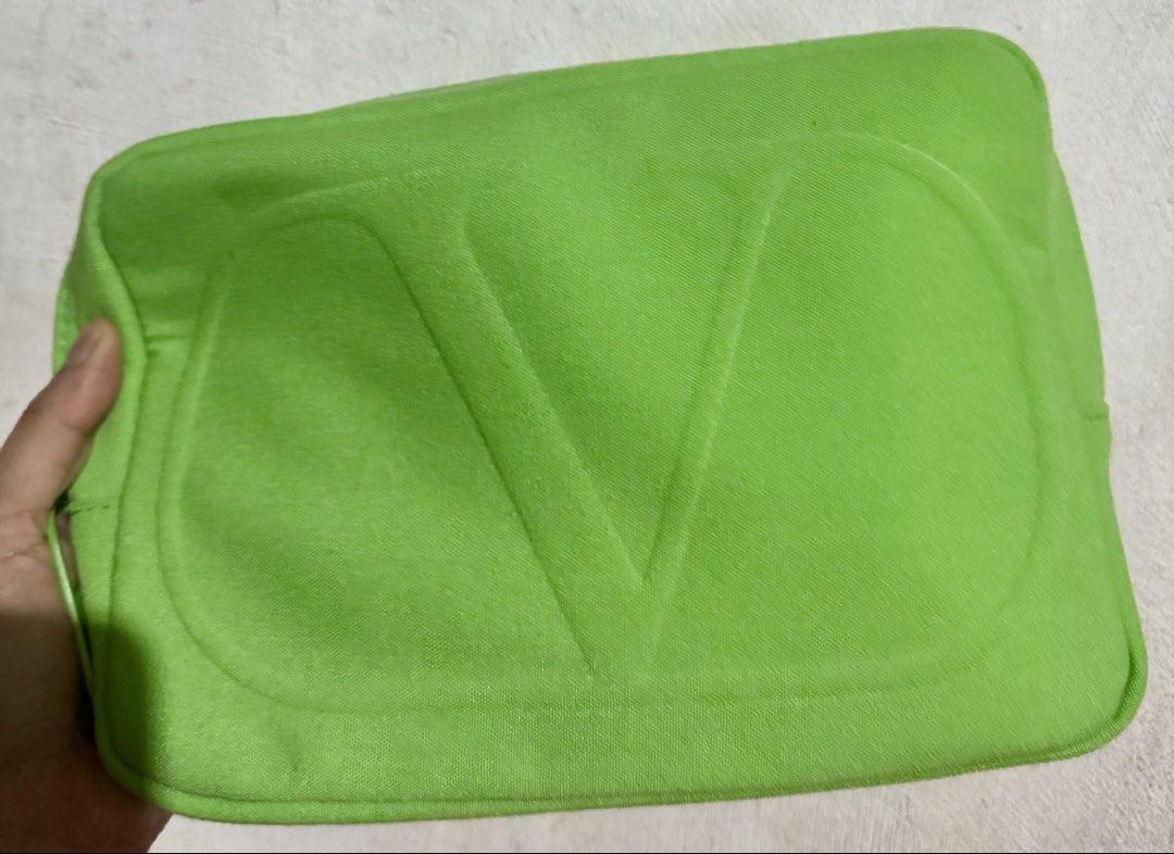 Valentino Pouch Green (Original) (Category: Purses & Pouches) located in Quezon City. Submitted by mhyloves21 (Listing ID 1468597711, Image 2). Description: .