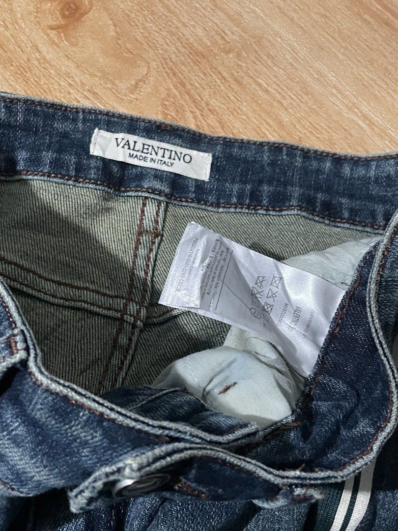 Valentino "VLTN" Sidetape Denim Jeans (Category: Luxury Accessories) located in Manila. Submitted by claii_collection (Listing ID 1468533740, Image 3). Description: Valentino "VLTN" Sidetape Denim Jeans - 34x40 - Excellent Condition - Complete tags and washtags .