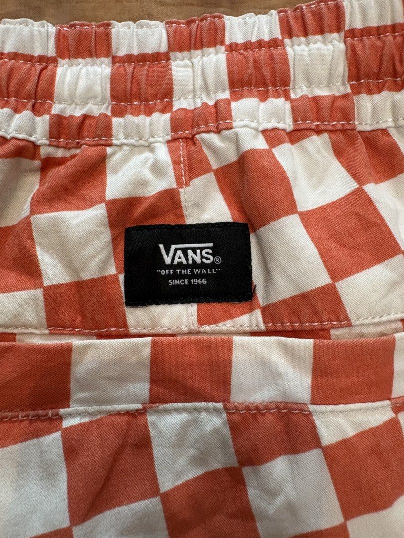 Vans (Category: Shorts) located in Echague. Submitted by jake_rc (Listing ID 1468543990, Image 3). Description: Vans Large on tag Waist 35 to 37 Length 18 Hem 12 Issue: light stains last photo Price 450 plus SF.