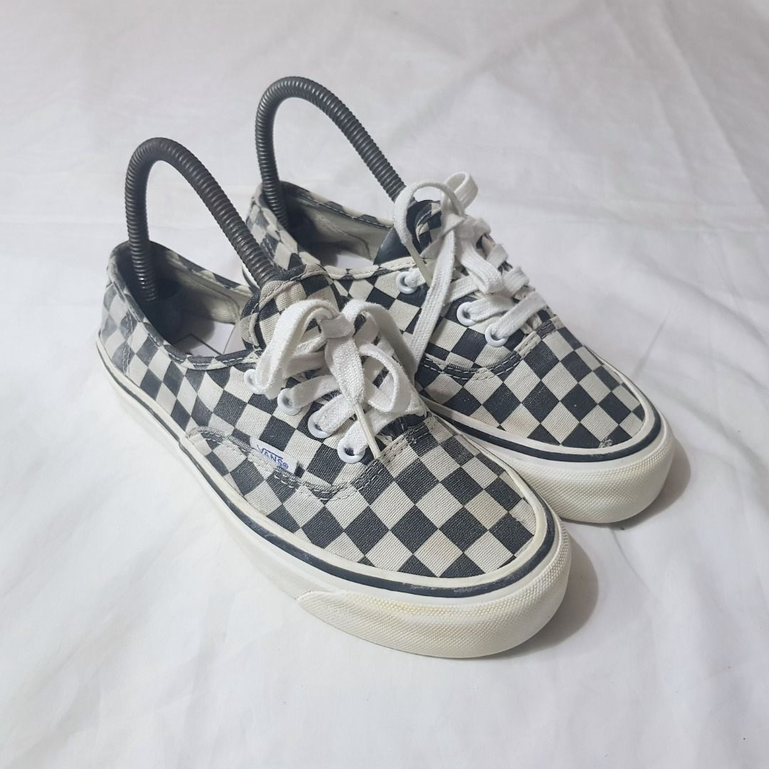 Vans Anaheim checkerboard (Category: Sneakers) located in Cebu City. Submitted by dwightmendozasr (Listing ID 1468660439, Image 3). Description: Vans Anaheim checkerboard Size 6.5 women , 36.5 euro -Soles intact as per last checking 9/02/26 ~issue: stubborn midsole yellowing , uppers slight fading Php 300.00 + shipping fee Code: SHOES0119.
