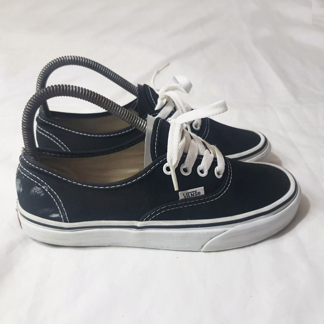 Vans authentic black (Category: Sneakers) located in Cebu City. Submitted by dwightmendozasr (Listing ID 1468653810, Image 2). Description: Vans authentic black Size 6.5 women , 36.5 euro -Soles intact as per last checking 9/02/26 ~issue: faint paint stains on heel part Php 450.00 + shipping fee Code: SHOES0118.