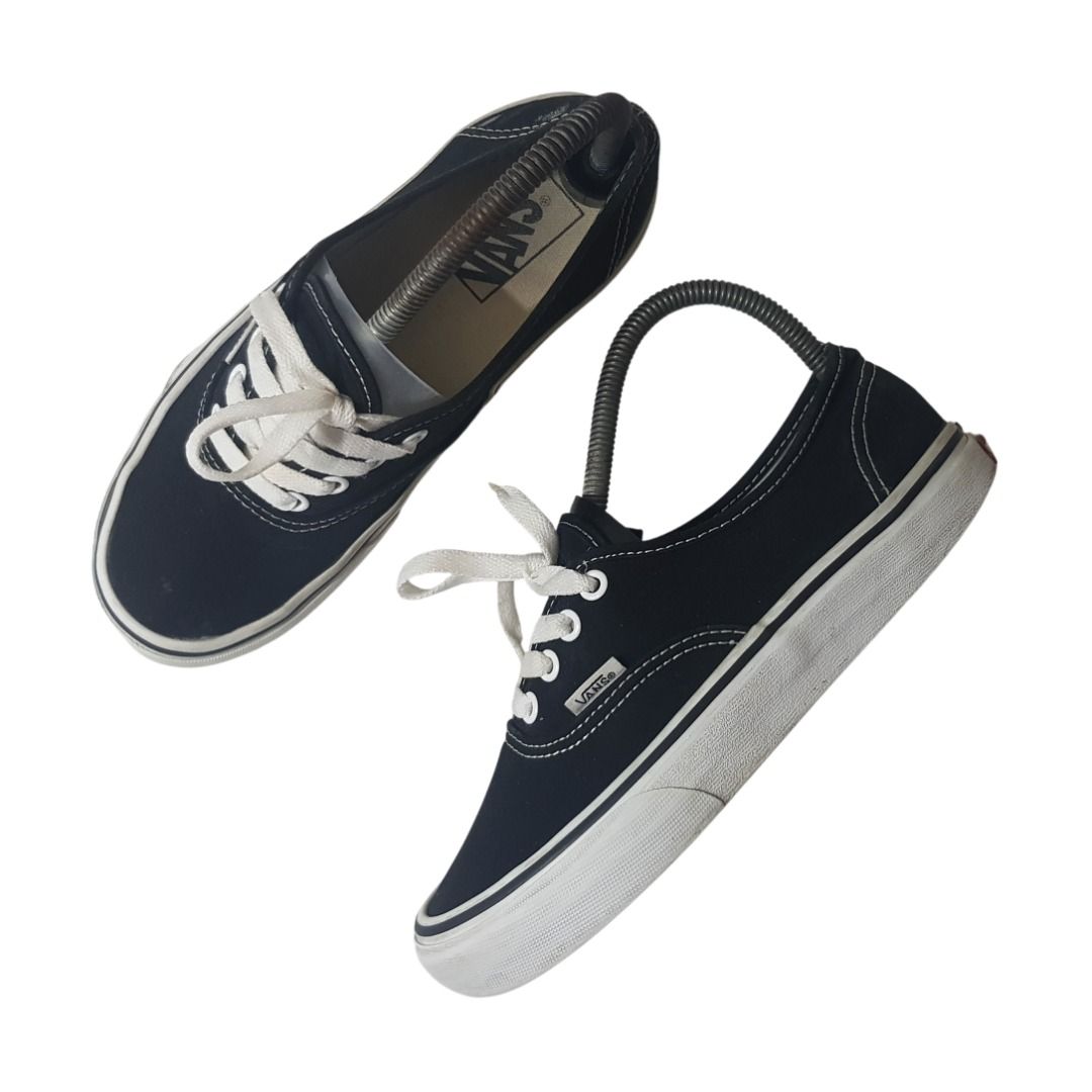 Vans authentic black (Category: Sneakers) located in Cebu City. Submitted by dwightmendozasr (Listing ID 1468653810, Image 1). Description: Vans authentic black Size 6.5 women , 36.5 euro -Soles intact as per last checking 9/02/26 ~issue: faint paint stains on heel part Php 450.00 + shipping fee Code: SHOES0118.