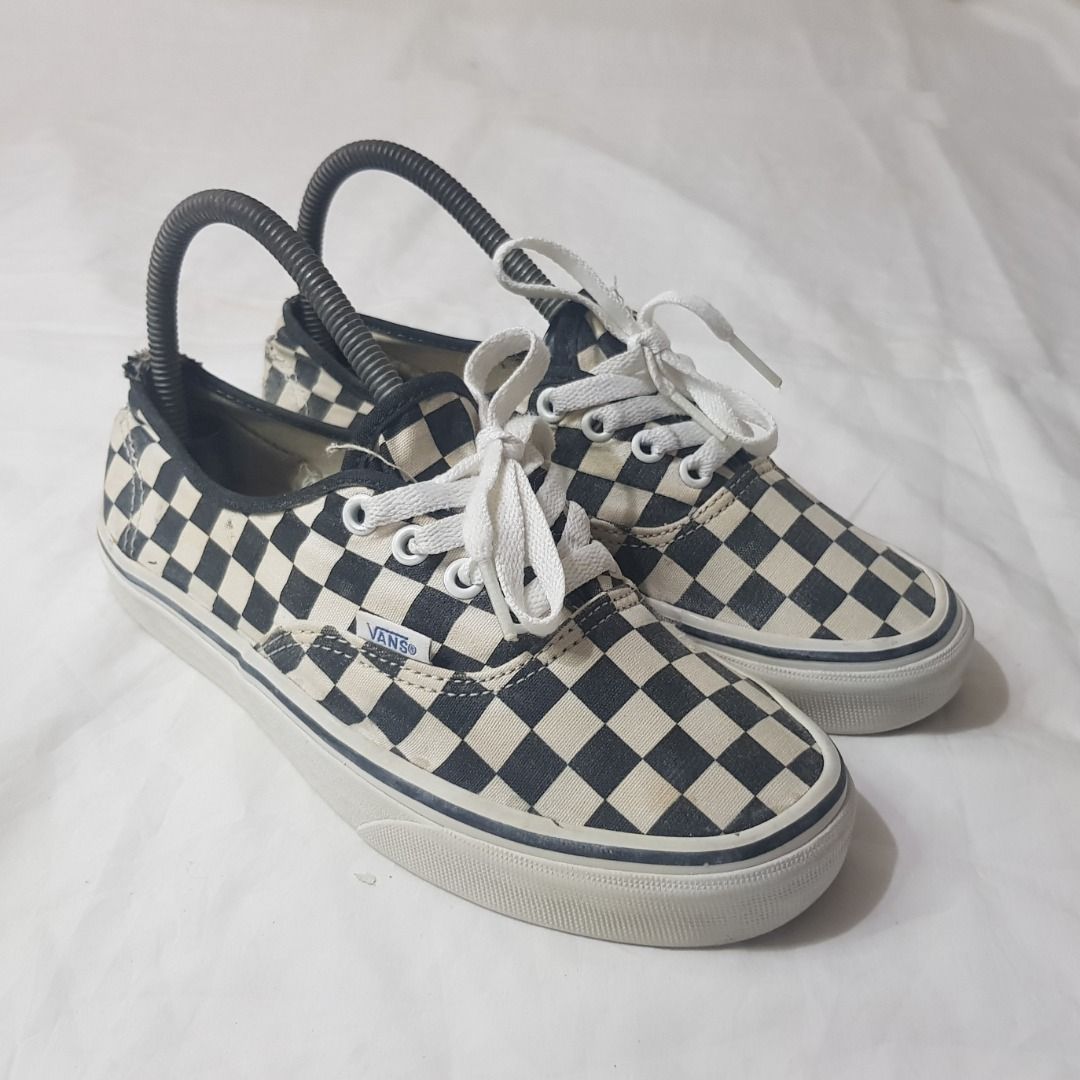 Vans authentic checkerboard (Category: Sneakers) located in Cebu City. Submitted by dwightmendozasr (Listing ID 1468648160, Image 3). Description: Vans authentic checkerboard Size 7.0 women , 37.0 euro -Soles intact as per last checking 9/02/26 Php 300.00 + shipping fee Code: SHOES0116.