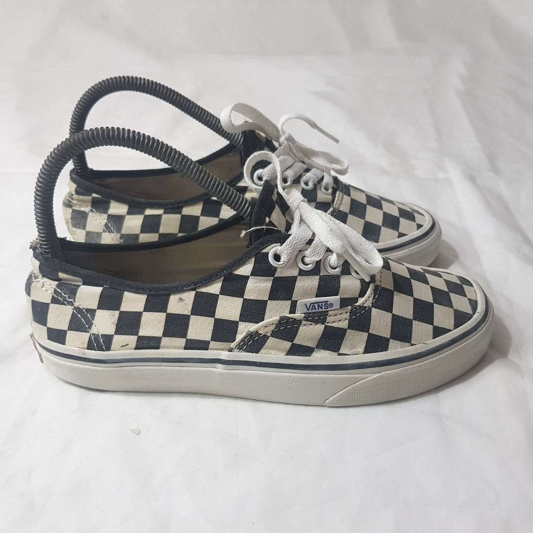 Vans authentic checkerboard (Category: Sneakers) located in Cebu City. Submitted by dwightmendozasr (Listing ID 1468648160, Image 2). Description: Vans authentic checkerboard Size 7.0 women , 37.0 euro -Soles intact as per last checking 9/02/26 Php 300.00 + shipping fee Code: SHOES0116.