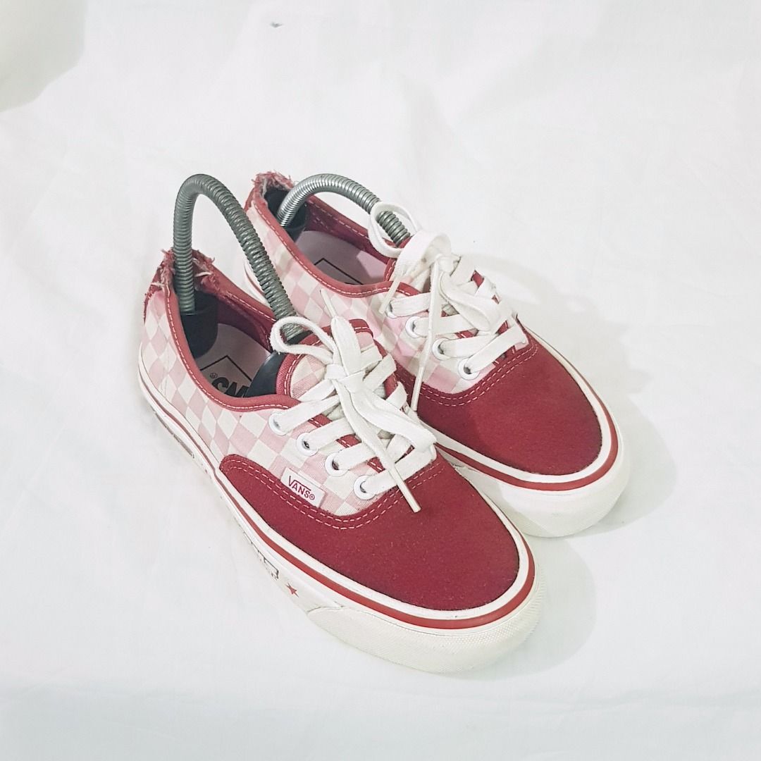 Vans authentic red (Category: Sneakers) located in Cebu City. Submitted by dwightmendozasr (Listing ID 1468514826, Image 3). Description: Vans authentic red size 6.0 women , 36.0euro, 22.5cm -heel drags , torn heel tab Php 250.00 + shipping fee Code: SHOES0112.