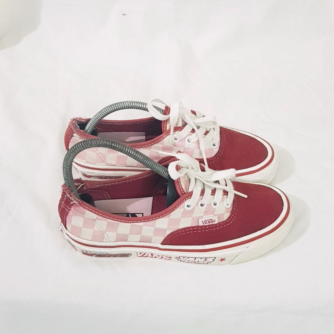 Vans authentic red (Category: Sneakers) located in Cebu City. Submitted by dwightmendozasr (Listing ID 1468514826, Image 2). Description: Vans authentic red size 6.0 women , 36.0euro, 22.5cm -heel drags , torn heel tab Php 250.00 + shipping fee Code: SHOES0112.