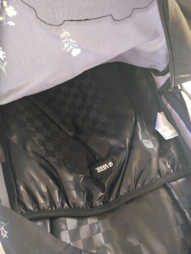 Vans Backpack (Category: Backpacks) located in General Mariano Alvarez. Submitted by iamnotjen (Listing ID 1468502217, Image 2). Description: Brand New and Authentic plus sf.