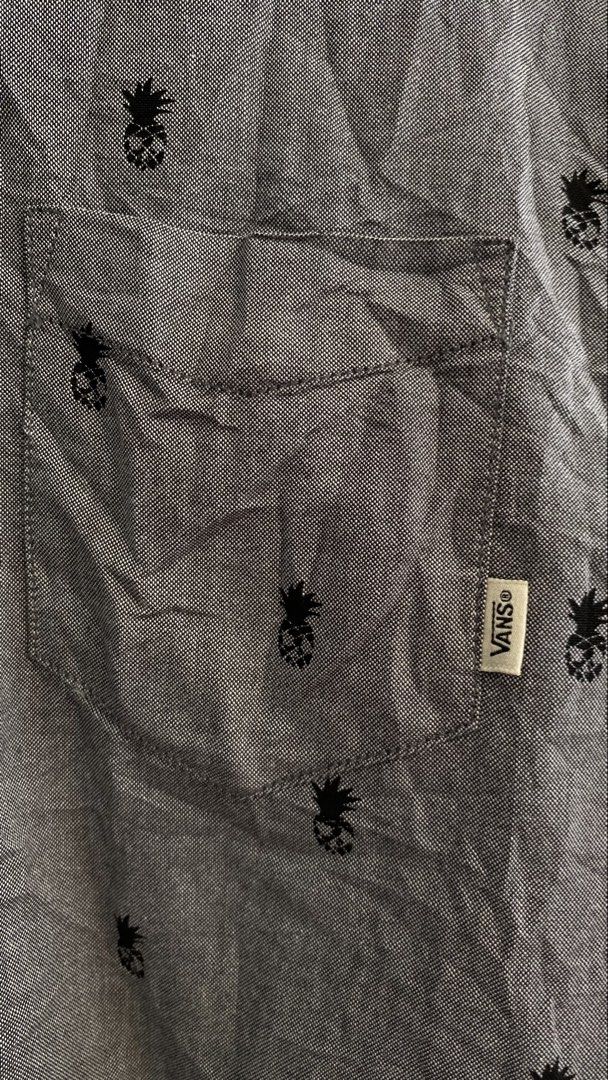 VANS Button Down Polo Pineapple Print – Men’s (Gray) (Category: Tshirts & Polo Shirts ) located in Lucena. Submitted by ojfinds (Listing ID 1468573505, Image 2). Description: ‼️FOR SALE‼️ VANS Button Down Polo Pineapple Print – Men’s (Gray) • Size: Medium fits to XL (W23 L29) • Condition: Excellent / No issues Available. Message for details..