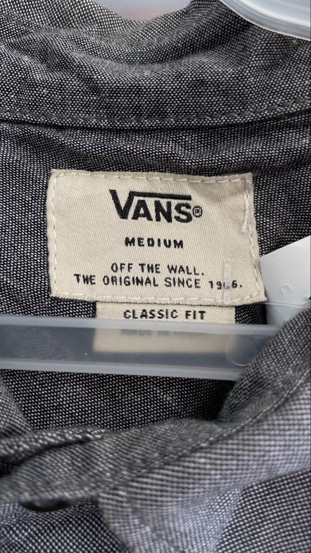 VANS Button Down Polo Pineapple Print – Men’s (Gray) (Category: Tshirts & Polo Shirts ) located in Lucena. Submitted by ojfinds (Listing ID 1468573505, Image 3). Description: ‼️FOR SALE‼️ VANS Button Down Polo Pineapple Print – Men’s (Gray) • Size: Medium fits to XL (W23 L29) • Condition: Excellent / No issues Available. Message for details..