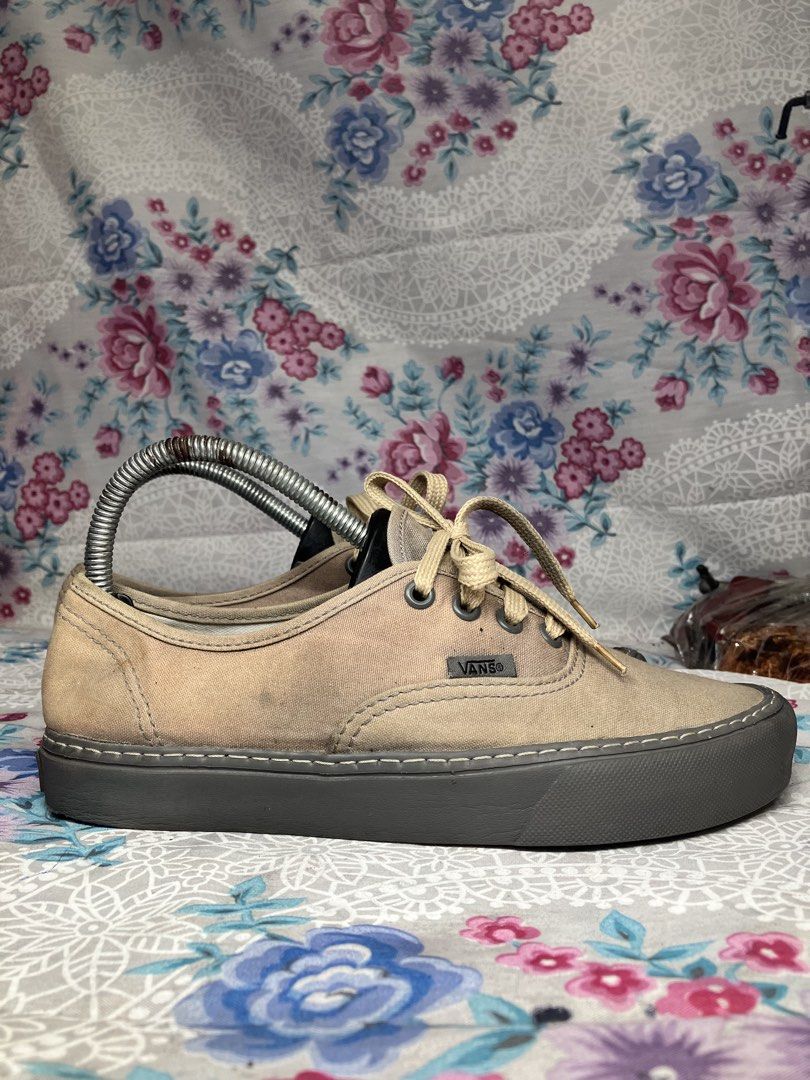 VANS CREEPER SNEAKERS (Category: Sneakers) located in General Mariano Alvarez. Submitted by adonid (Listing ID 1468514818, Image 1). Description: VANS CREEPER SNEAKERS GOOD CONDITION NORMAL SIGN OF USAGE SIZE: 6 MEN / 7.5 WOMEN .