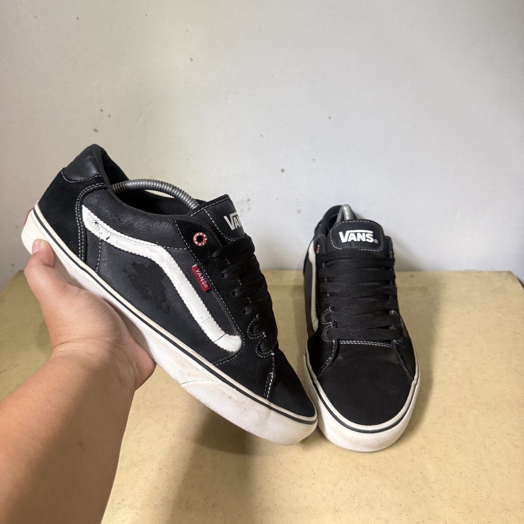 VANS FAULKNER BLACK & WHITE (Category: Sneakers) located in Quezon City. Submitted by sharatraycooo (Listing ID 1468608602, Image 1). Description: VANS FAULKNER BLACK & WHITE US MEN 10 EURO 43.